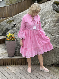 Kjole Boho Doll Emb Pink