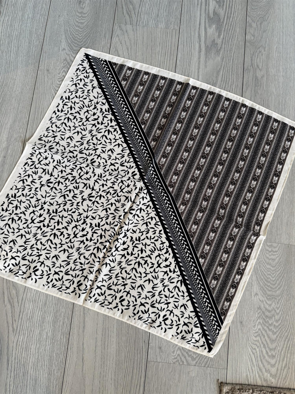 Skjerf Lite Viskose Half/Half Black/Brown