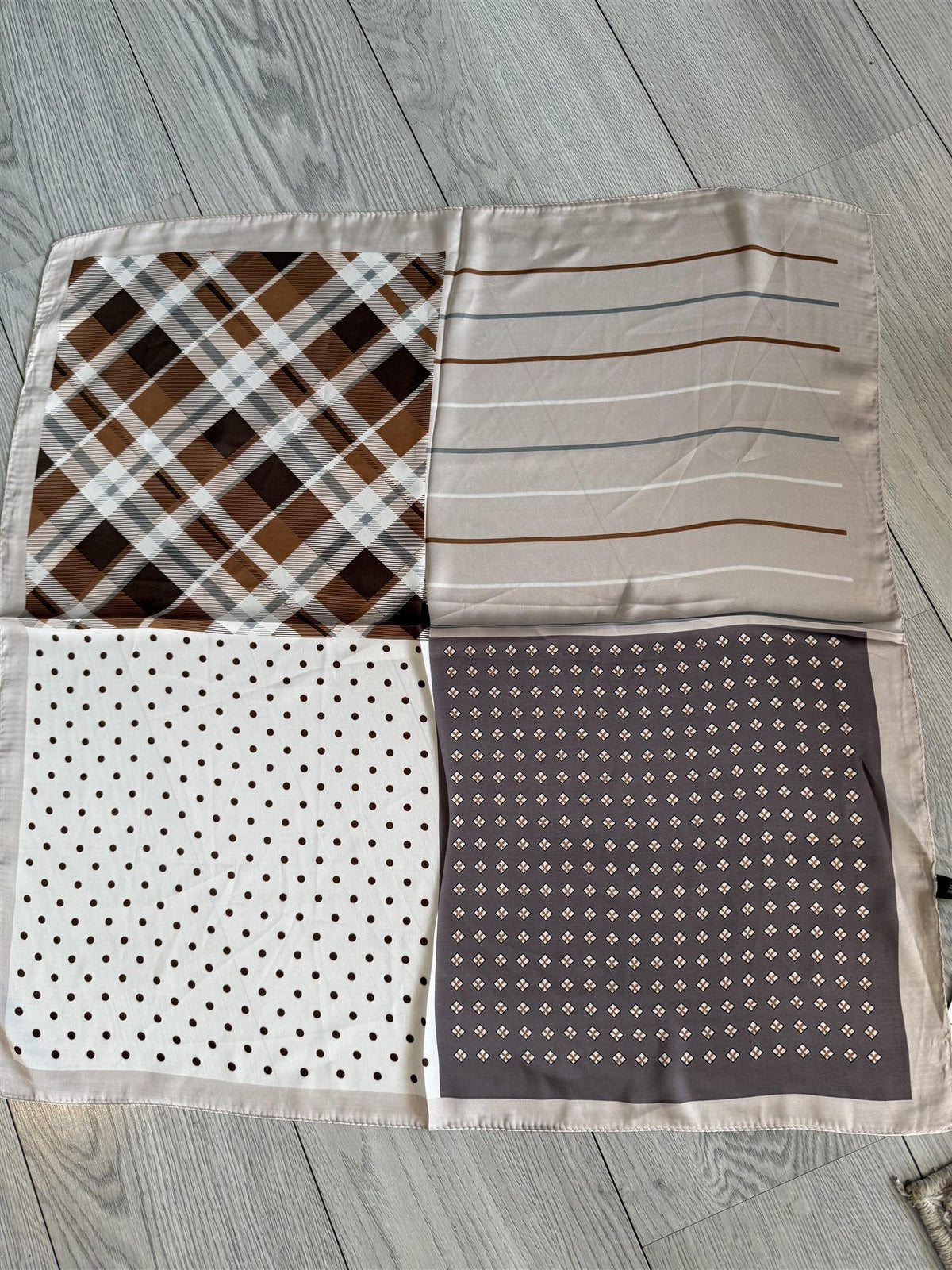 Skjerf lite Squares and stripes brown