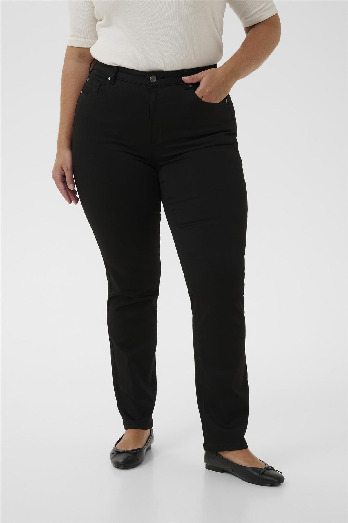 KCdina Straight Jeans - Black