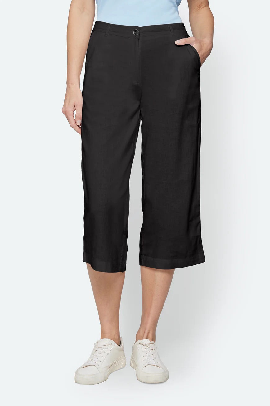 Capri Lin Black