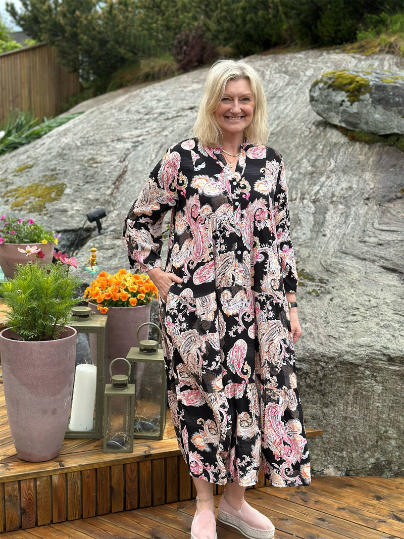 Bibba Kjole Viskose Paisley Sort