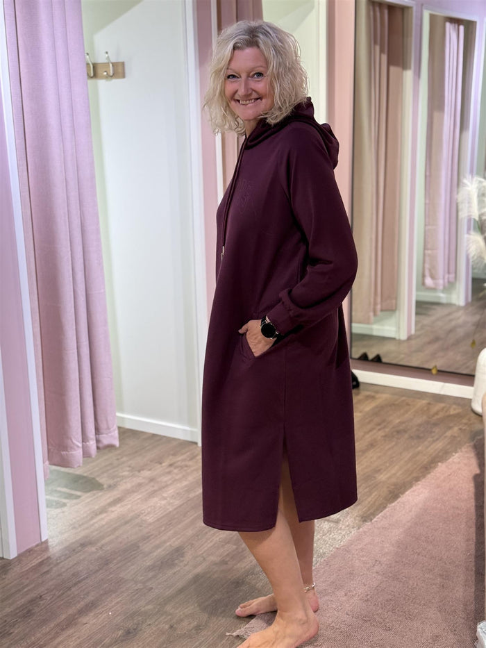 Hette-kjole Mya Maroon
