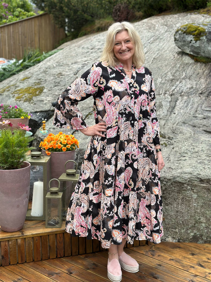 Bibba Kjole Viskose Paisley Sort
