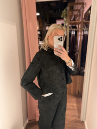 MaJamira – Black