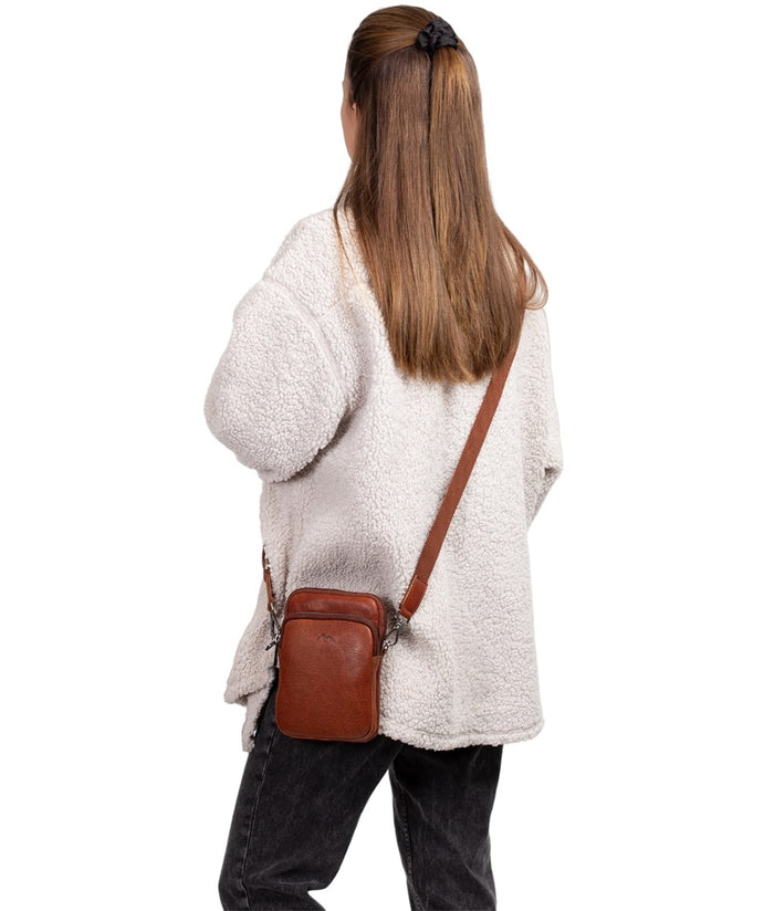 Veske Tiramisu Widestrap Phonebag Cognac