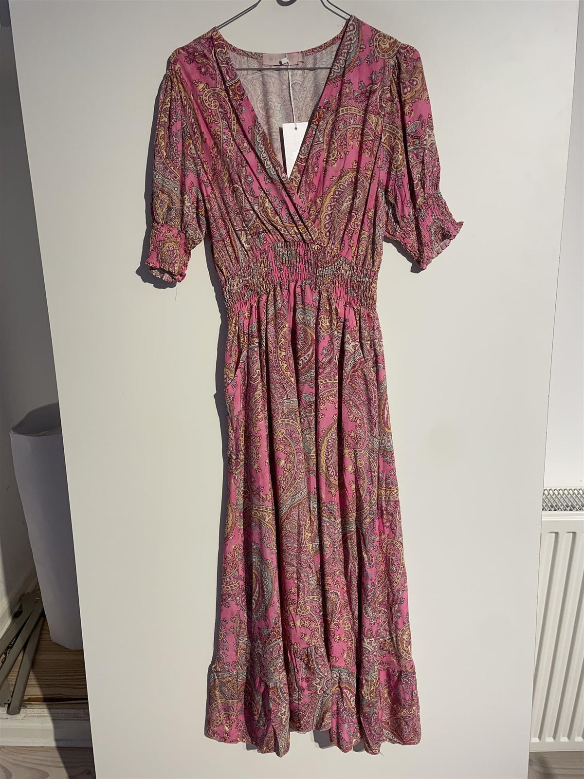 Kjole Bella Paisley Bright Rose