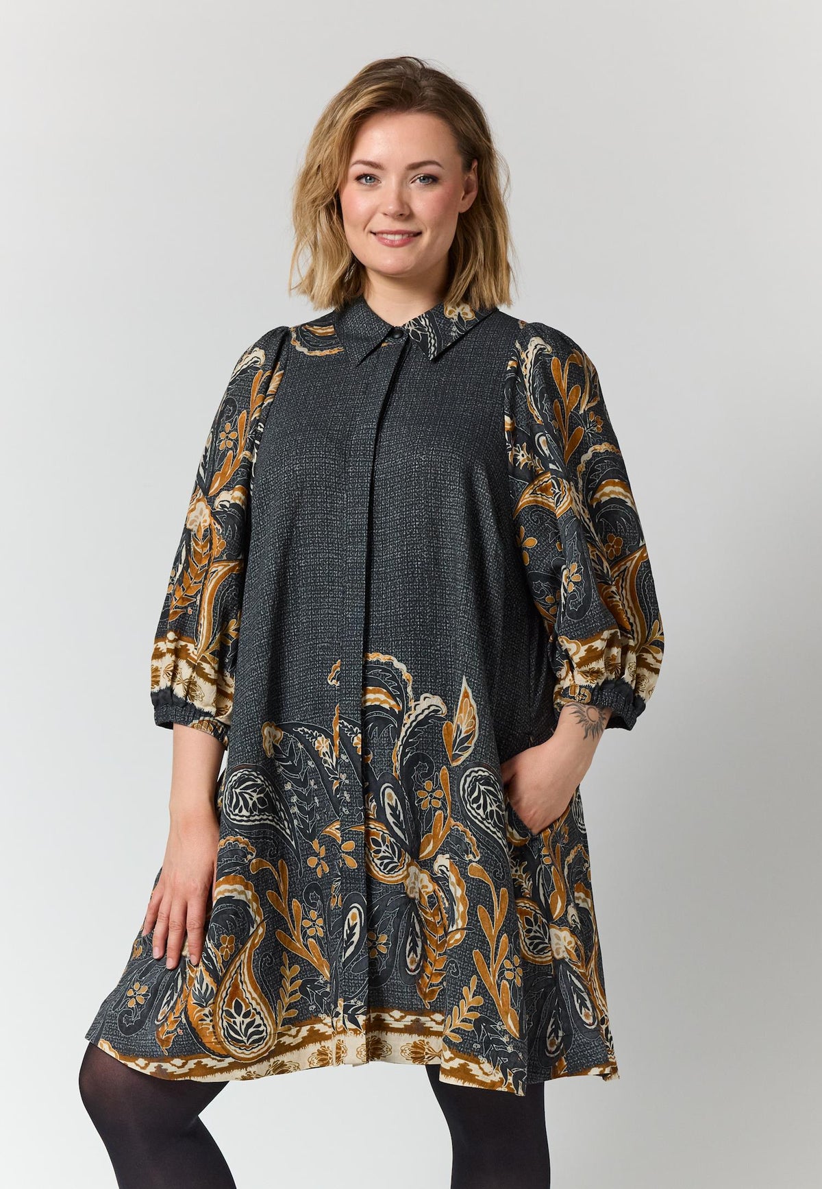 GSkuld Tunic - Black board fabric with brown pattern