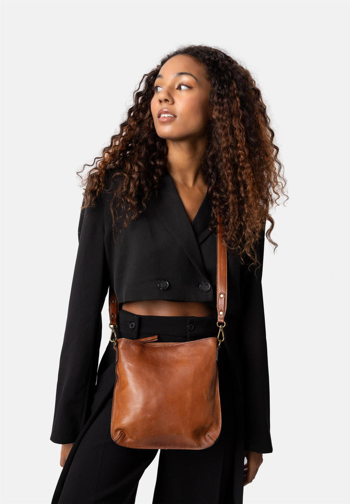 Fillis Medium Walnut