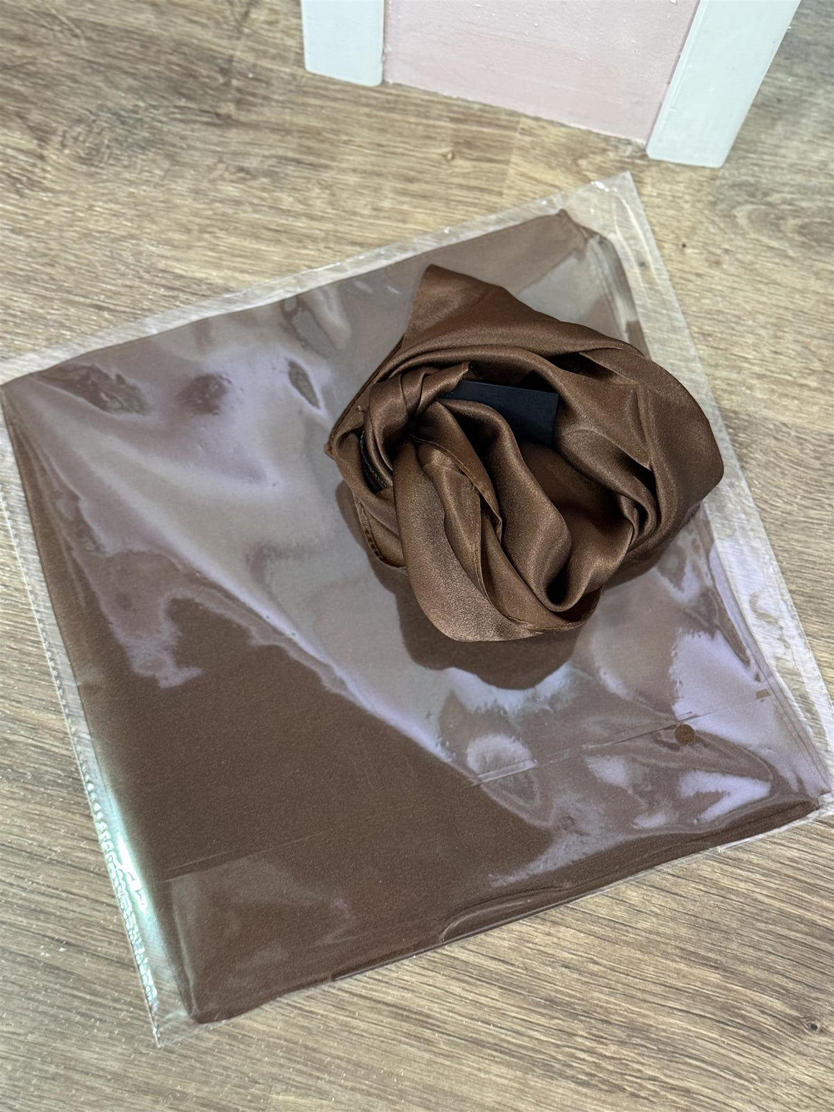 Skjer Lite Silke Ensfarget Chokolate