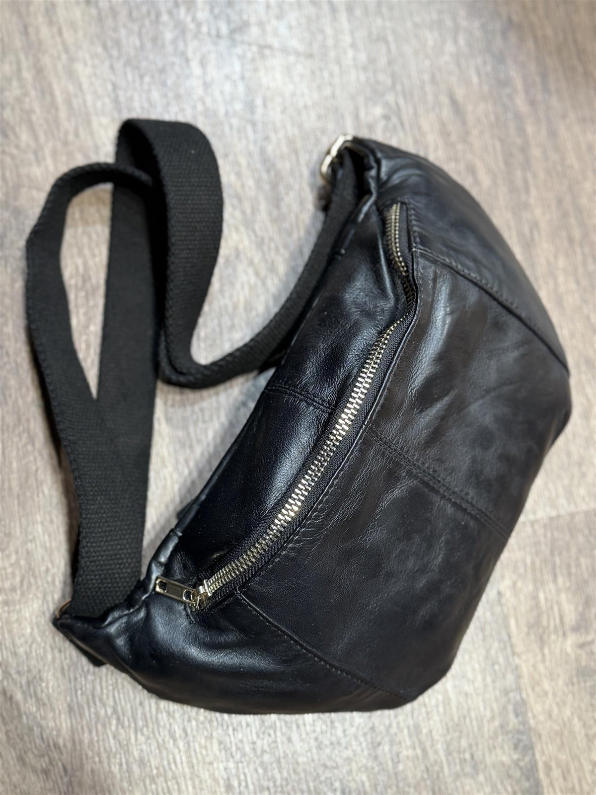 Bumbag Skinn Black w gold