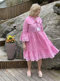 Kjole Boho Doll Emb Pink