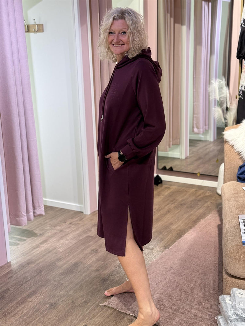 Hette-kjole Mya Maroon
