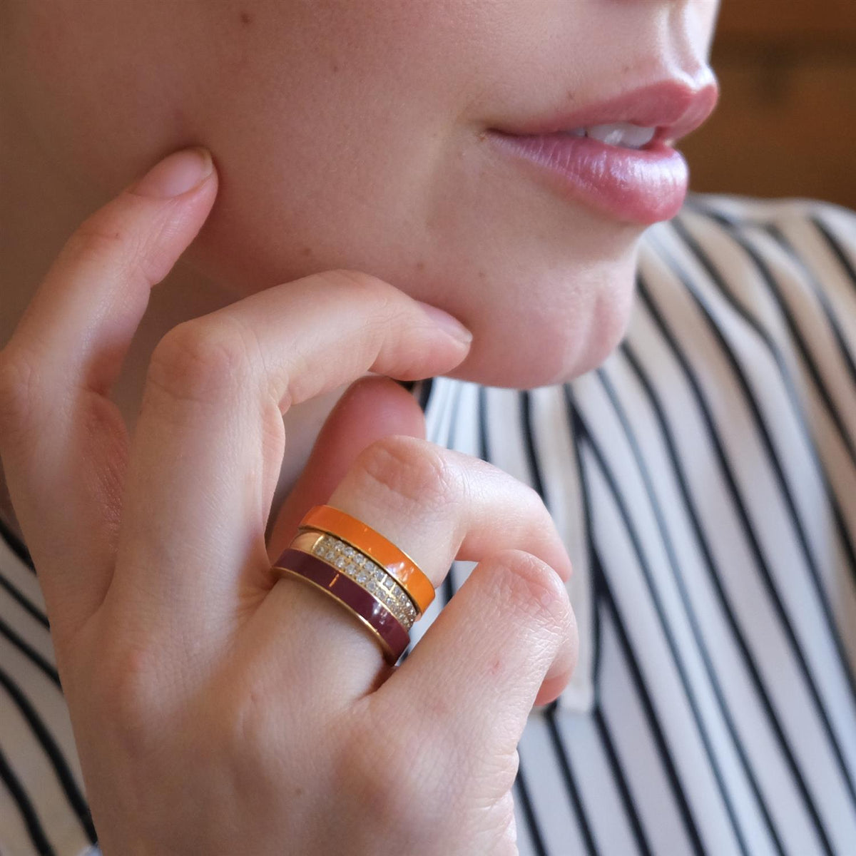 Ring, oransje emalje